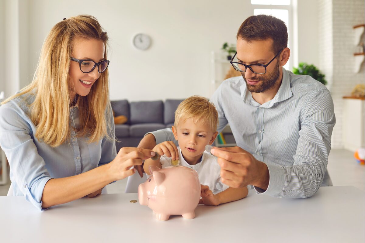 Finanzas para niños: Cómo enseñar a ahorrar e invertir desde pequeños con 3 claves